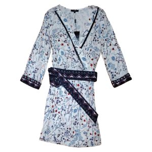 VESTIDO CORTO CON AMARRE EN LA ESPALDA